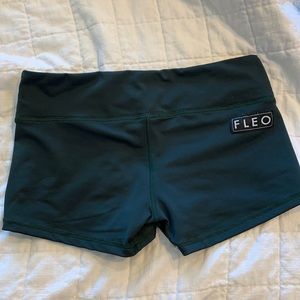 New fleo hunter green shorts